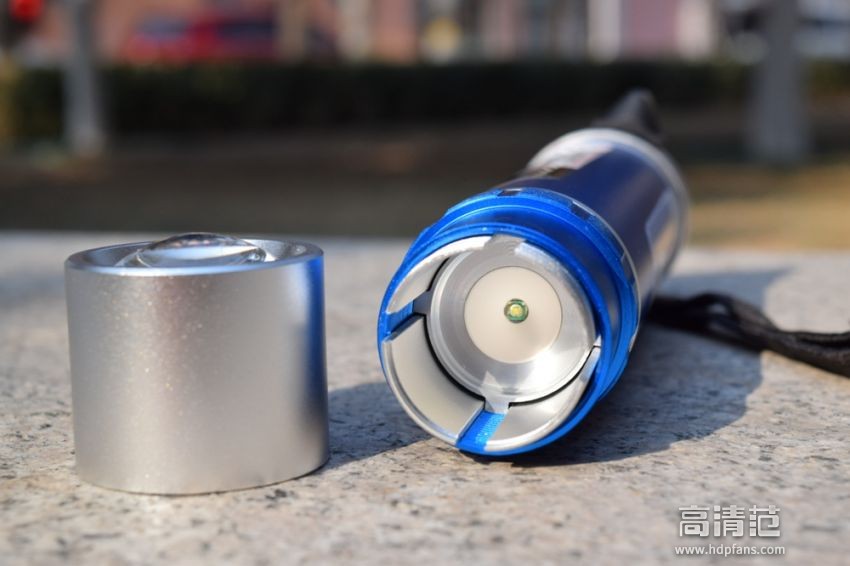 车载应急多功能手电筒,车用户外应急工具多功能手电筒