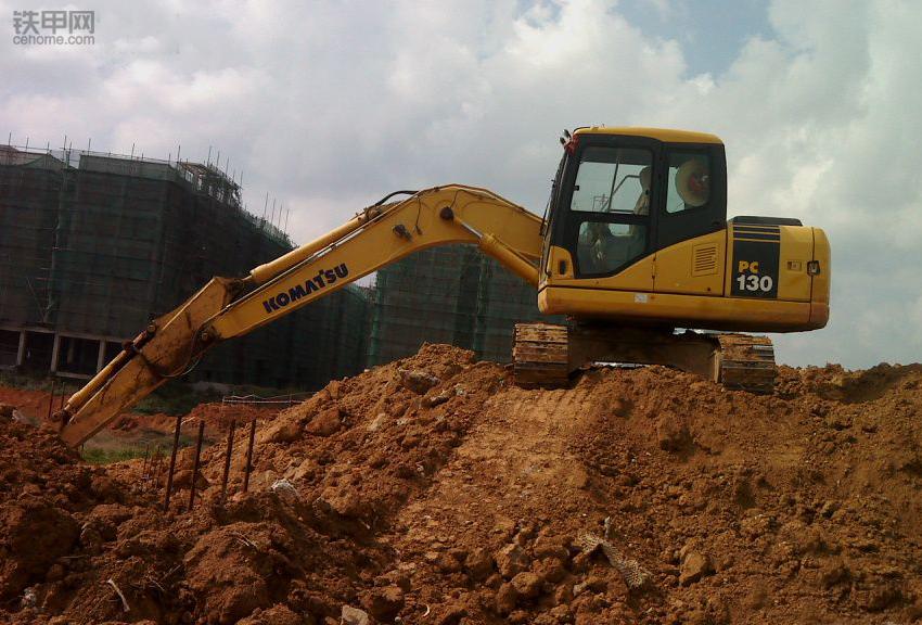 小松pc01一小时能挖多少方土,小松360一天能够挖多少米管沟