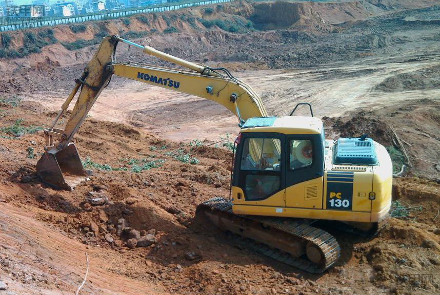 小松pc01一小时能挖多少方土,小松360一天能够挖多少米管沟