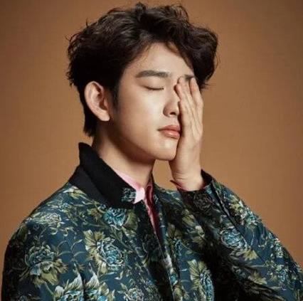 秋冬季日照清爽好打理的男生发型,男生韩式气垫烫发型