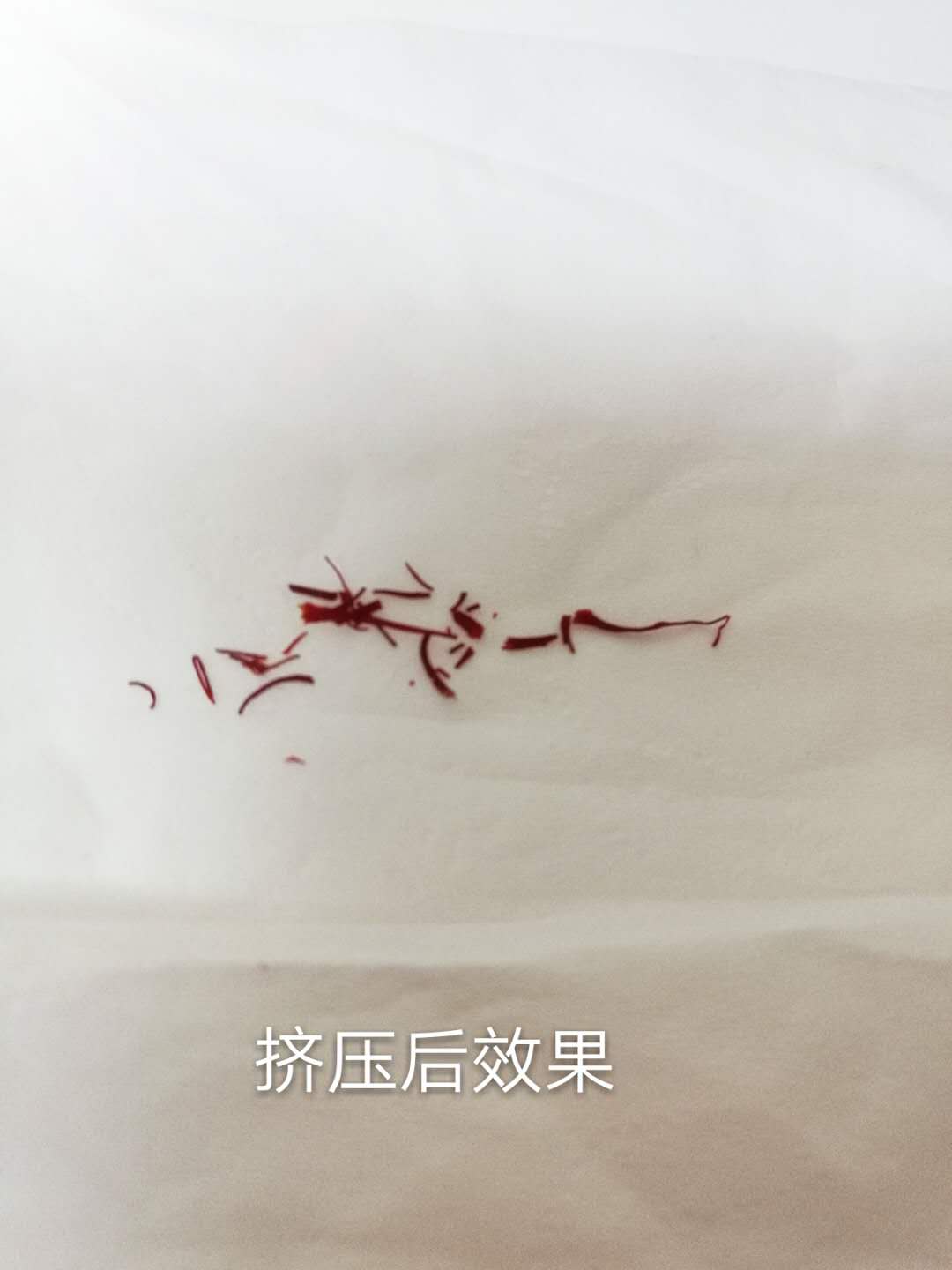 真假藏红花泡水图片,藏红花如何辨别真假