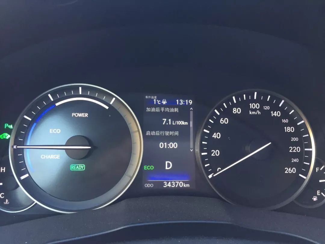 刚换的新胎是不是不好开,开了快五万公里了需要换胎吗