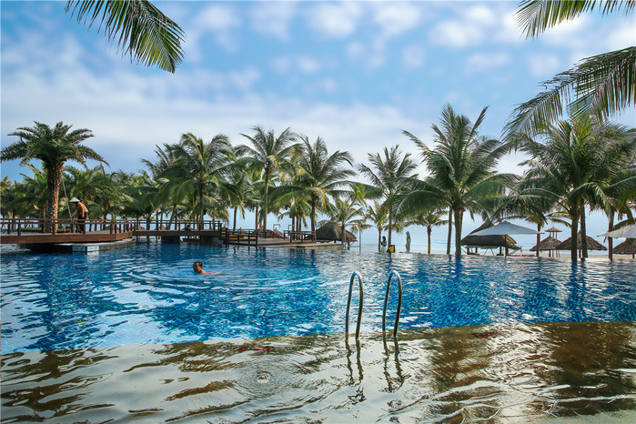 周末越南团进入东兴旅游,节假日去越南旅游怎么样