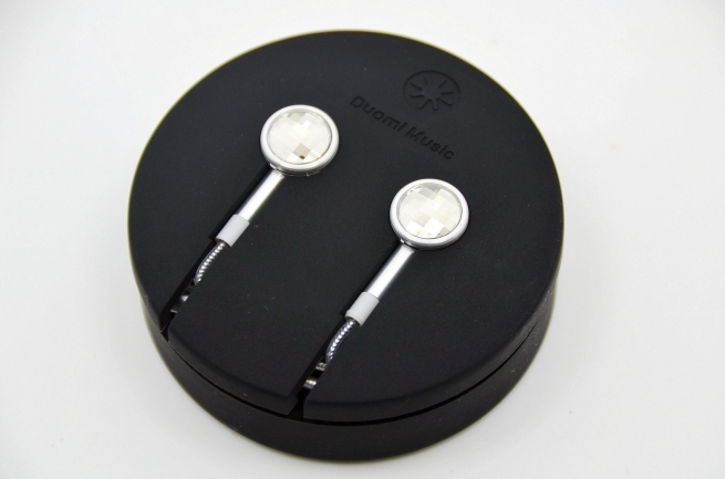 金属感十足的耳机,发光头戴式耳机测评