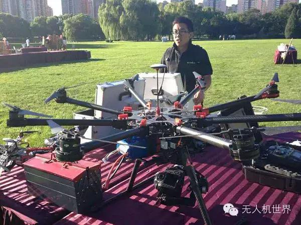 北京飞手张丰：第一次飞25B直升机时双手发抖,附赠新手指南