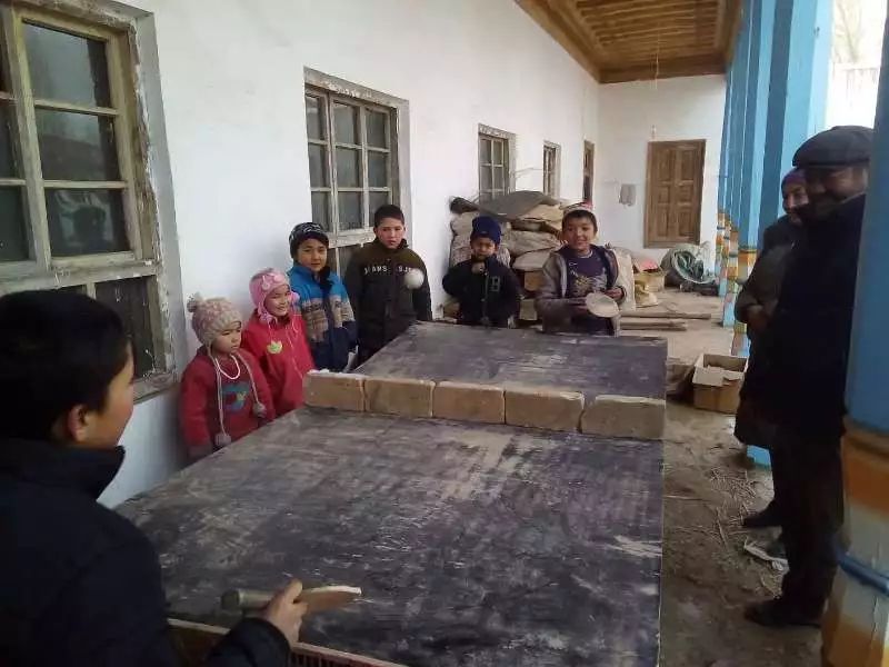 假期生活｜一张张乒乓球桌勾勒出孩子们假期生活的多彩风景