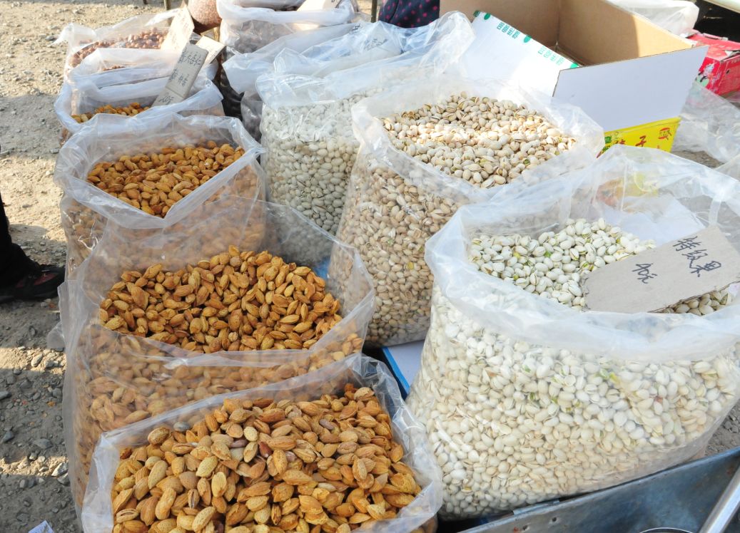 赶大集办年货浓浓年味迎春节,赶年货大集品浓浓年味