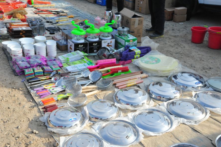 赶大集办年货浓浓年味迎春节,赶年货大集品浓浓年味