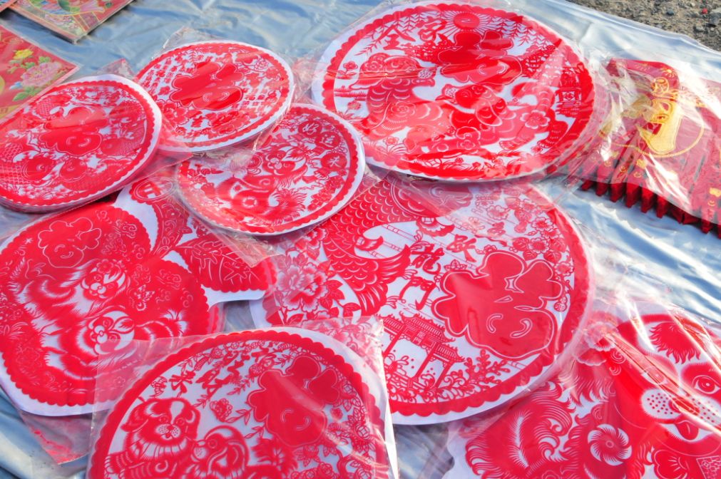 赶大集办年货浓浓年味迎春节,赶年货大集品浓浓年味