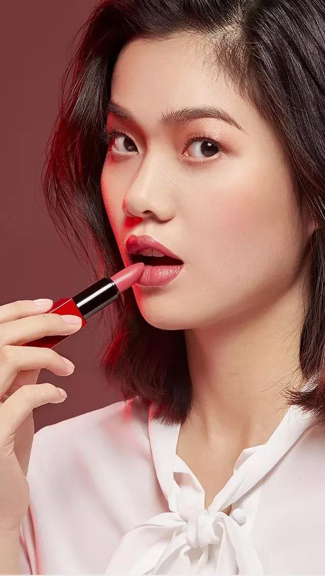 恋与制作人查理苏排行榜,恋与制作人最开始的卡面