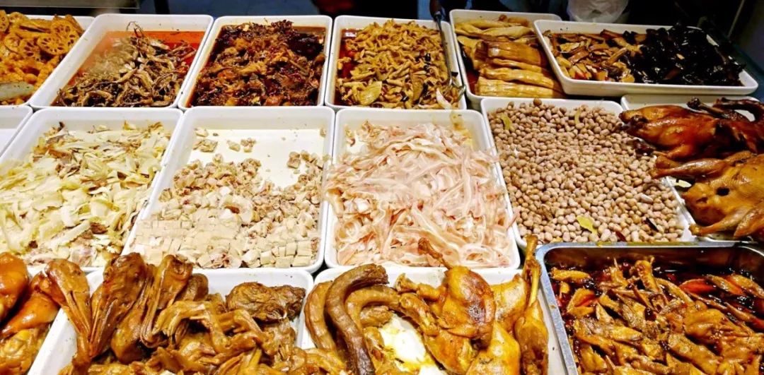 原来好多热门苍蝇馆子的干货，都能够抽真空、当特产带走！