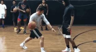 篮球防守如何急停视频,急停技术怎么摆脱防守者