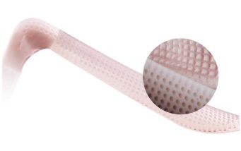 情人节“*力暴**亲热”！做过隆鼻后会被撞歪？