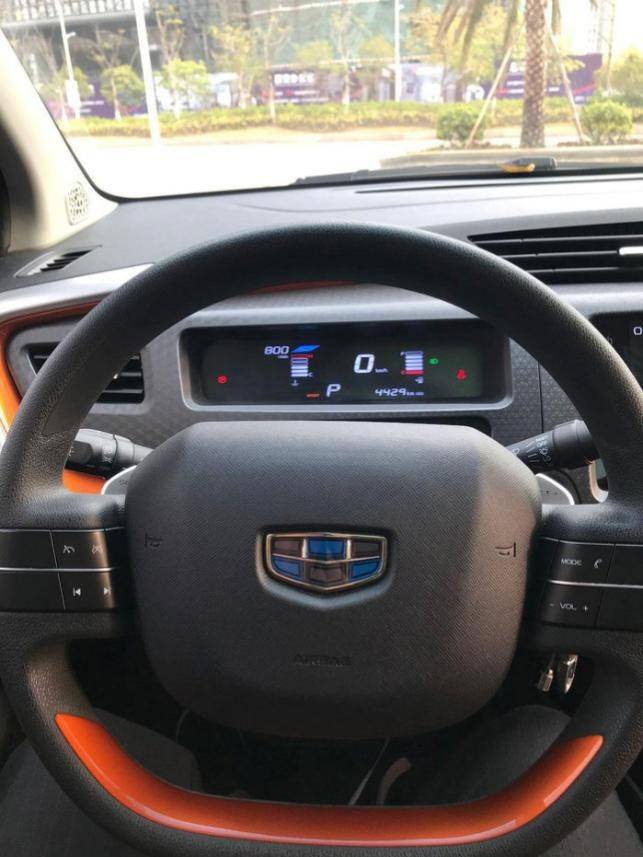 毕业两年买二手车还是新车,毕业两年内买车合适吗