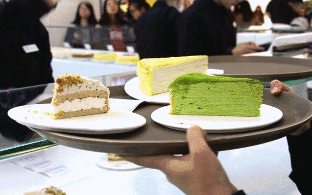 为了这口蛋糕，有人等了5小时，队伍长到连警察都出动