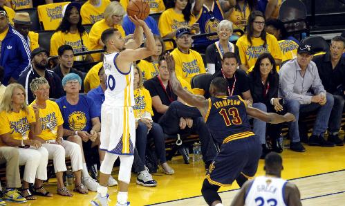 为什么库里的3分能改变历史？这5大优势，雷阿伦米勒也望尘莫及！