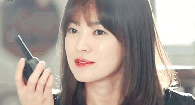 跟着宋慧乔、李圣经一起打造“新年妆”，你看怎么样？