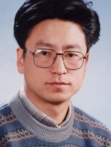 白岩松：8岁丧父，失眠暴瘦50斤，患抑郁险自杀