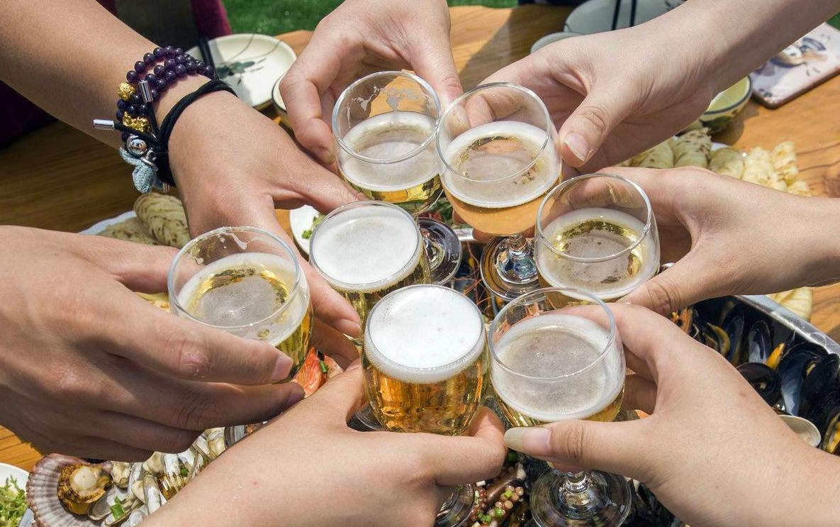 酒桌饭局礼仪及说话技巧,饭局酒桌聊天技巧和话题