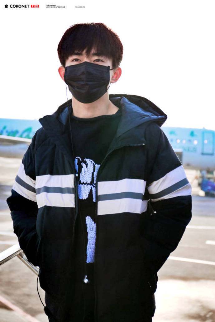 易烊千玺早晨起床满满的正能量,易烊千玺现在刚睡醒的样子