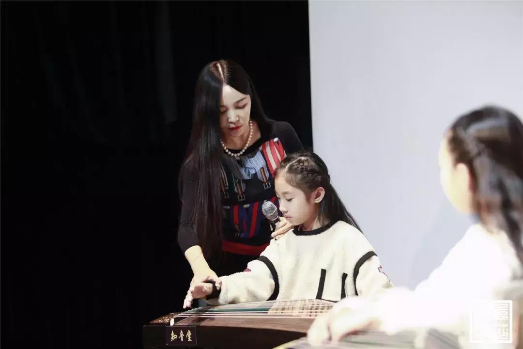 古筝低音区触弦有杂音怎么办,弹古筝触碰琴弦有杂音怎么解决