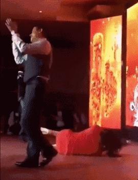 「要我参加这样的公司年会，我还不如辞职算了！」