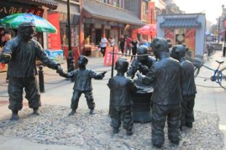 摆地摊卖的古董是真的吗,地摊上买的假古董行家鉴定是真的