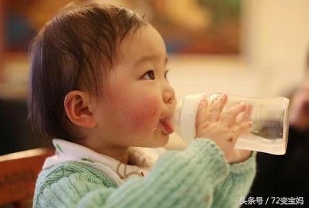 女宝宝的屁屁为什么总有一股尿骚味？宝妈说，这养女孩要精细些！