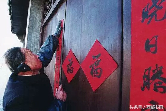 春节贴春联怎么分上下联贴法,贴春联有几种方法区分上下联