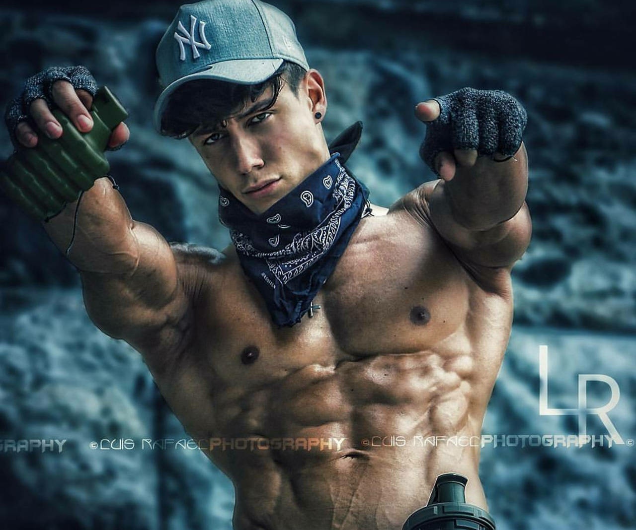 哑铃练全身新手哑铃训练计划,哑铃初学者训练动作大全