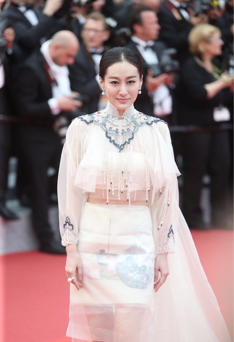 戛纳红毯|照这个趋势，村口剃头王大爷都能够出征戛纳了！