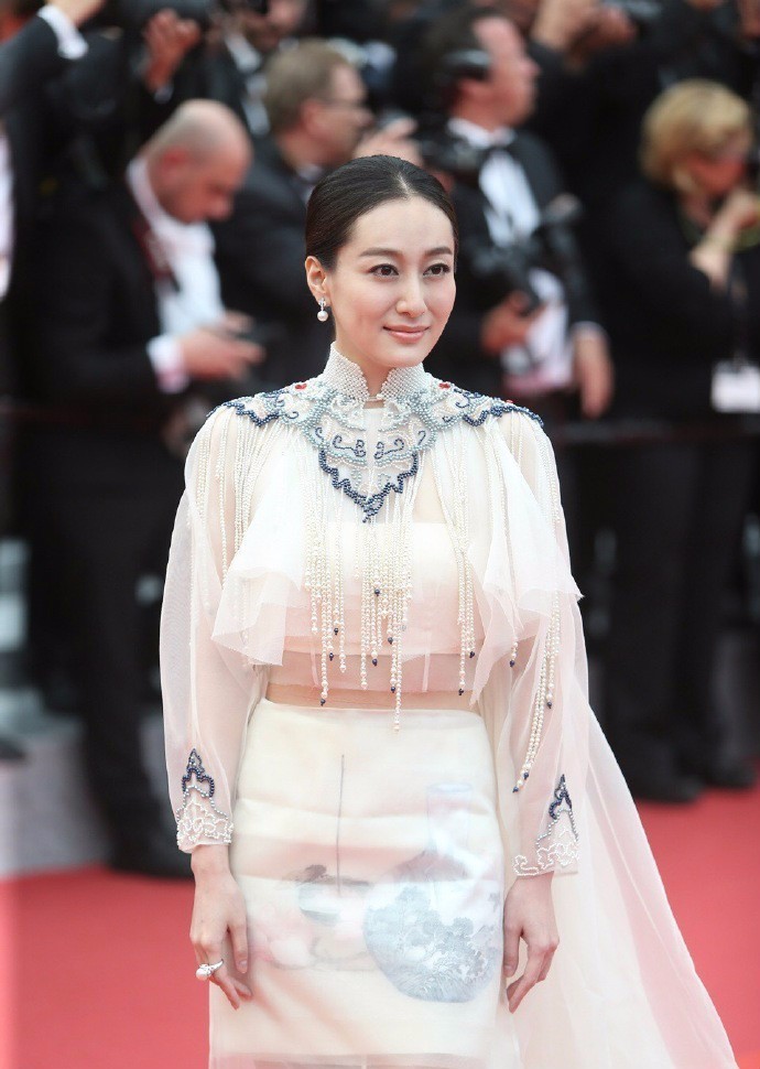 戛纳红毯|照这个趋势，村口剃头王大爷都能够出征戛纳了！