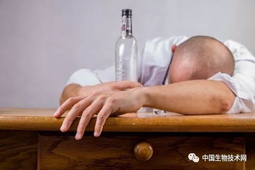 嗓子发炎外敷酒精行吗,酒精能够缓解耳朵发炎吗