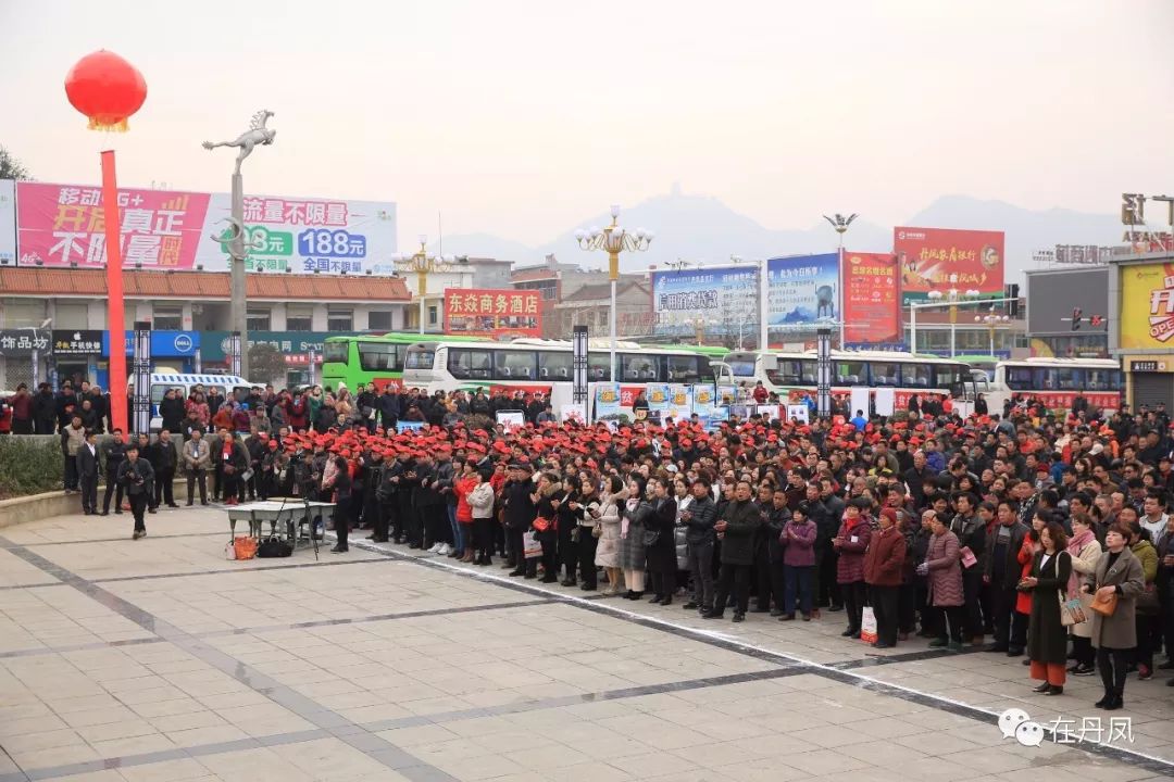 火！火！火！丹凤县2018年“春风行动”暨雨丹劳务协作现场招聘会爆棚啦！