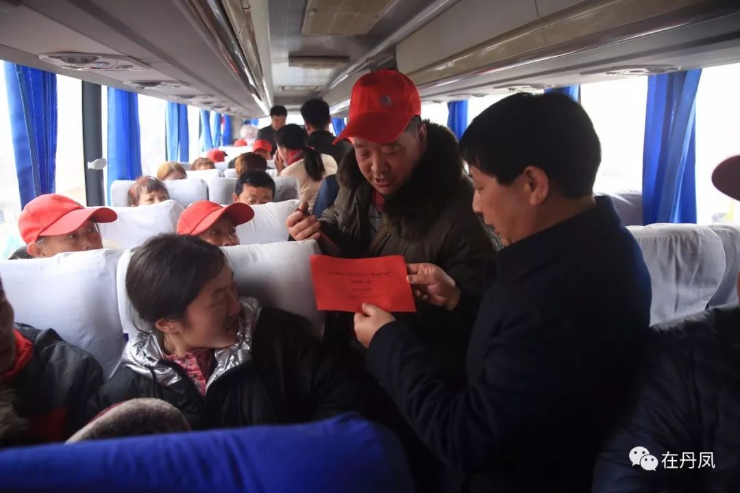 火！火！火！丹凤县2018年“春风行动”暨雨丹劳务协作现场招聘会爆棚啦！