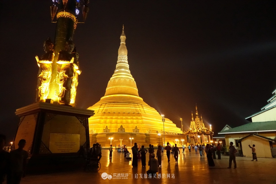 万千佛塔卧夕烟，十里浮屠一望间