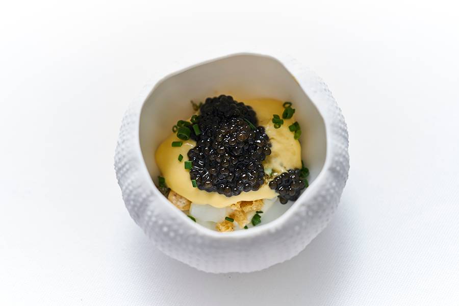 顶级鱼子酱是什么鱼产出来的,世界顶级鱼子酱到底是什么味道