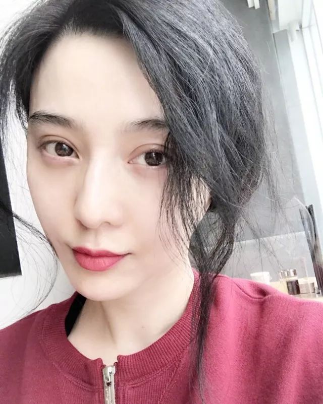 比起范冰冰开始卖美容仪，我更关心她会不会步张庭后尘