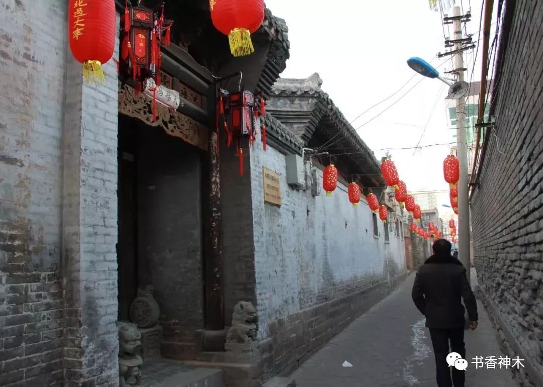 神木女人逛街,神木艺术品女孩子
