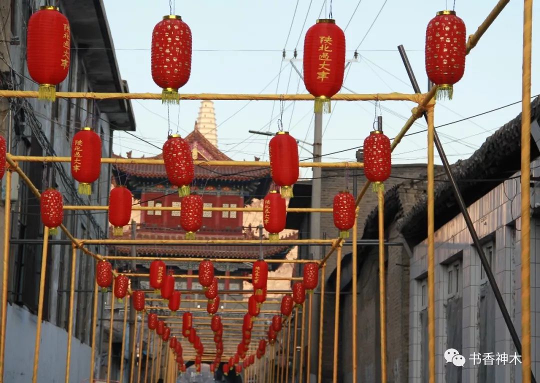 神木女人逛街,神木艺术品女孩子