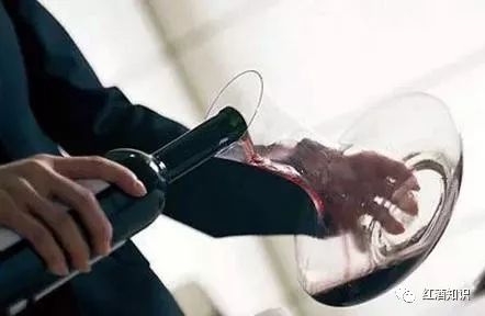 葡萄酒醒酒必须要醒酒器吗,葡萄酒醒酒多久效果更好