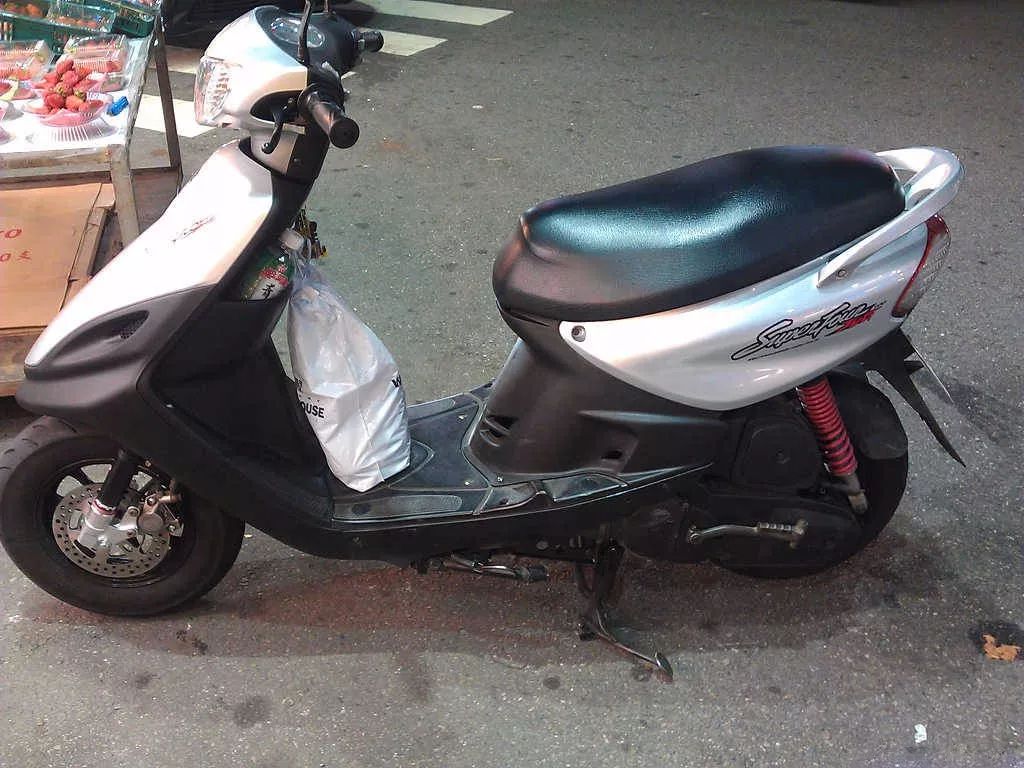 为“鬼火”正名这真不是一款只会翘头炸街的破踏板丨侃趣