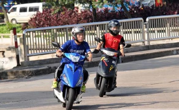 为“鬼火”正名这真不是一款只会翘头炸街的破踏板丨侃趣