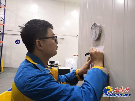 90后冷链仓站长：既当“谈判行家”又是“电气工程师”