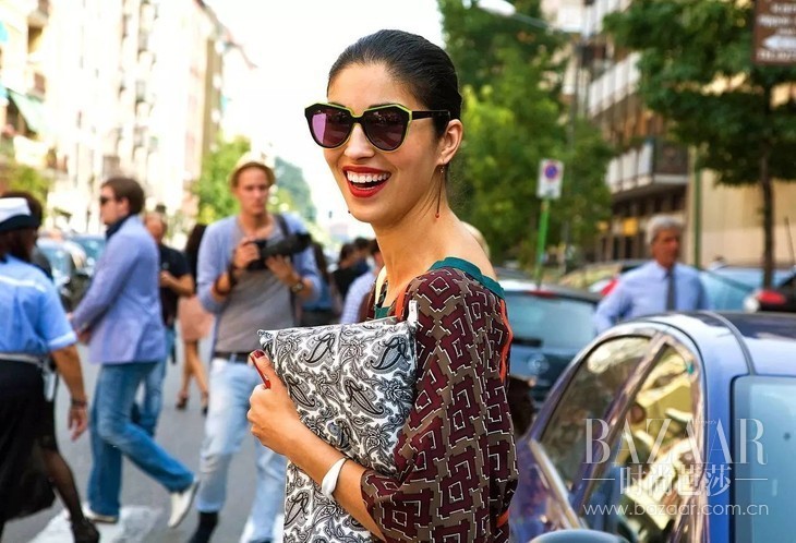 杨幂同款墨镜迪奥 (宋茜杨幂经典款手袋)