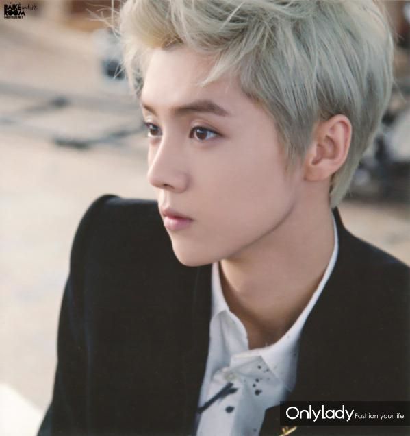 李宇春短发帅气一身黑衣服,李宇春剪头发短发