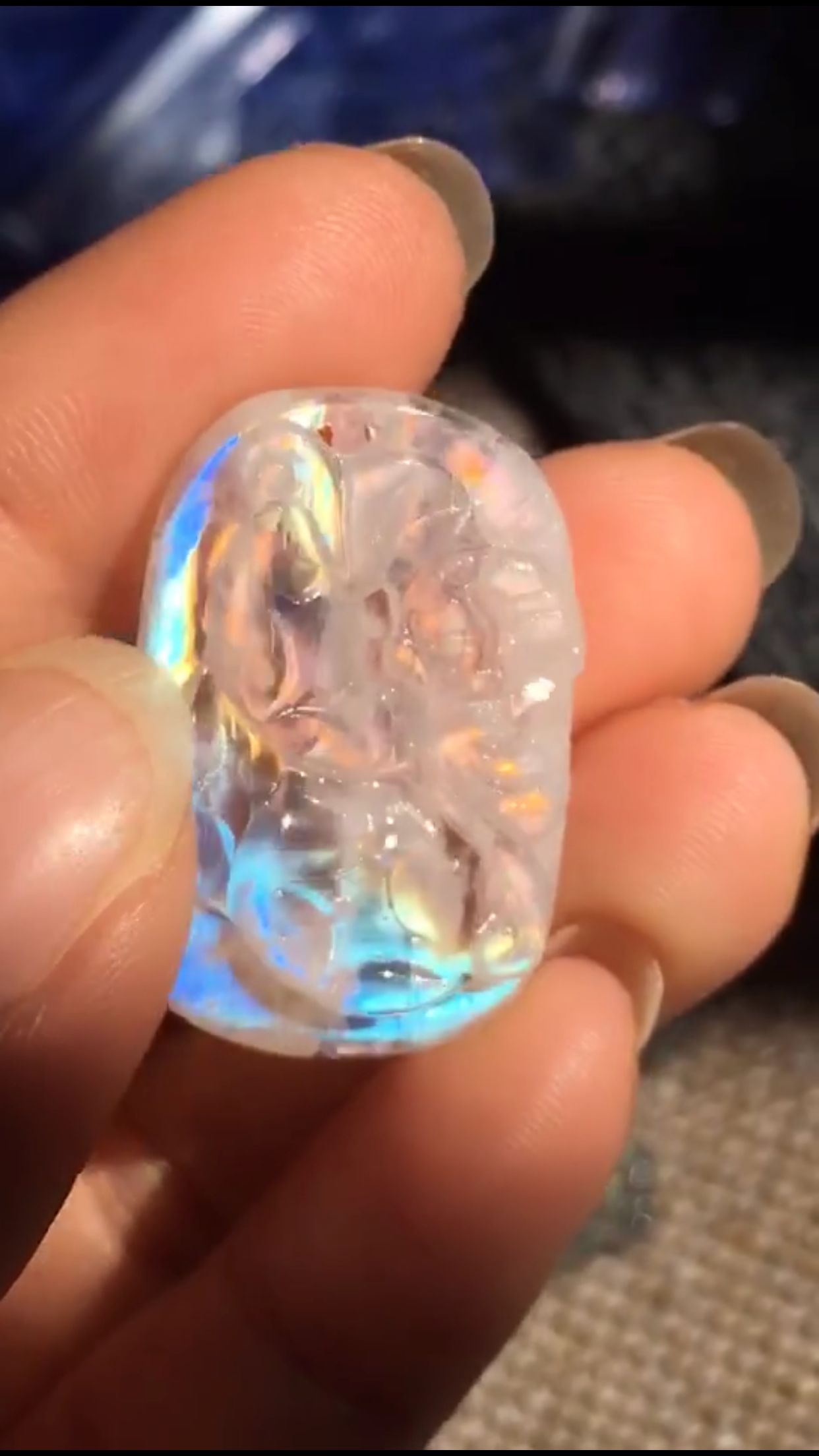 彩虹月光石真的吗 (彩虹月光石戒指)