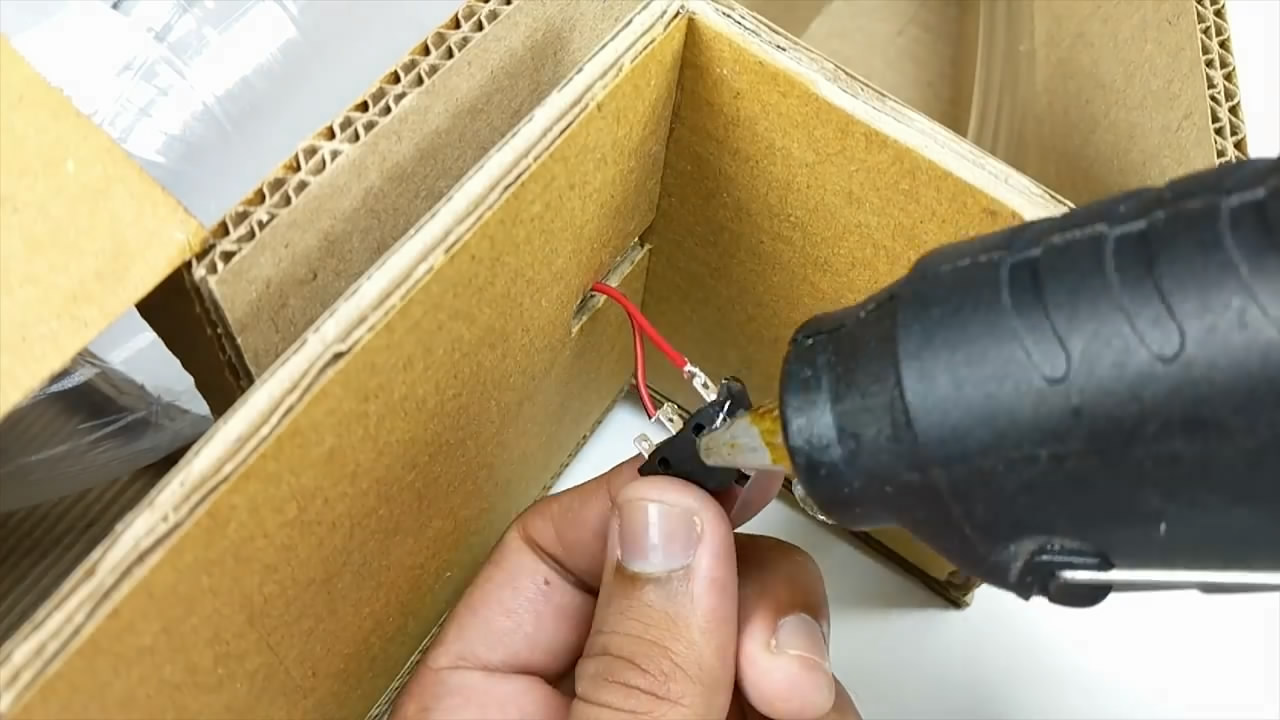 手工制作饮水机教程不用塑料水瓶,塑料瓶做饮水机简单的方法