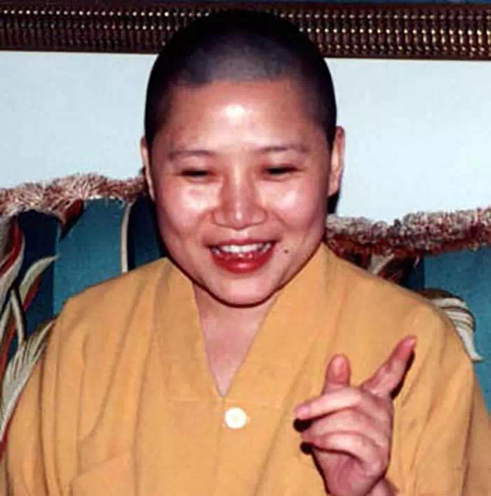 李娜出家原因现状如何,五台山李娜出家演唱会