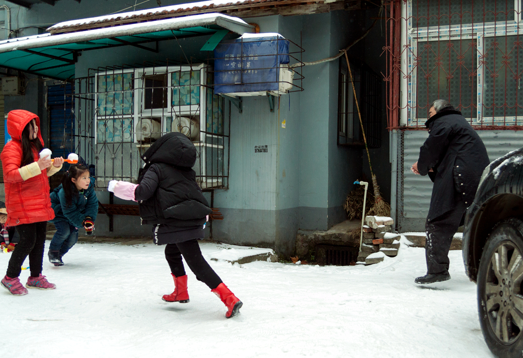 随风飞舞——雪花下武昌街头影像
